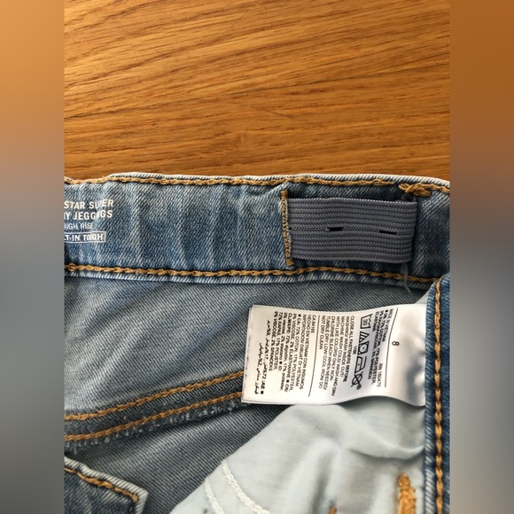 Old Navy Distressed Rockstar Super Skinny Jeggings - Picture 6 of 8